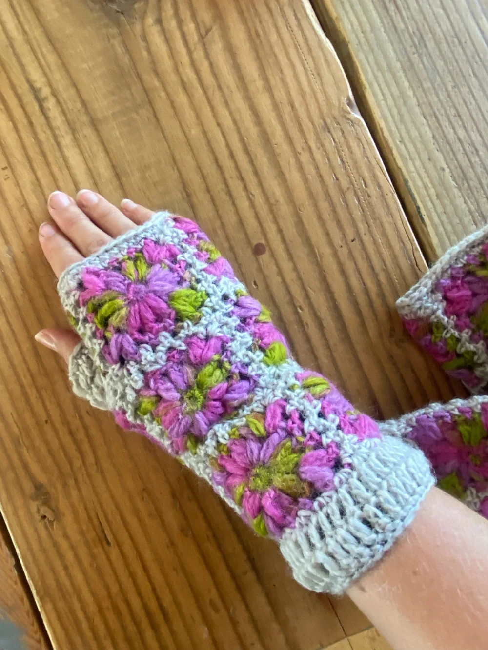 NEW Lost Horizons Nepal Wool fingerless gloves Pink Purple Green Crochet floral
